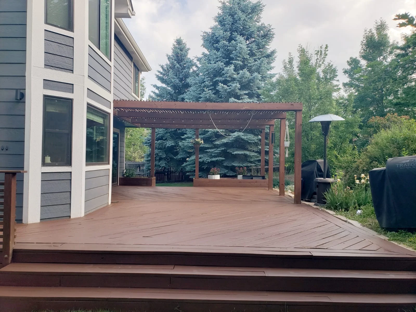 Stained deck and matching pergola in a Colorado backyard